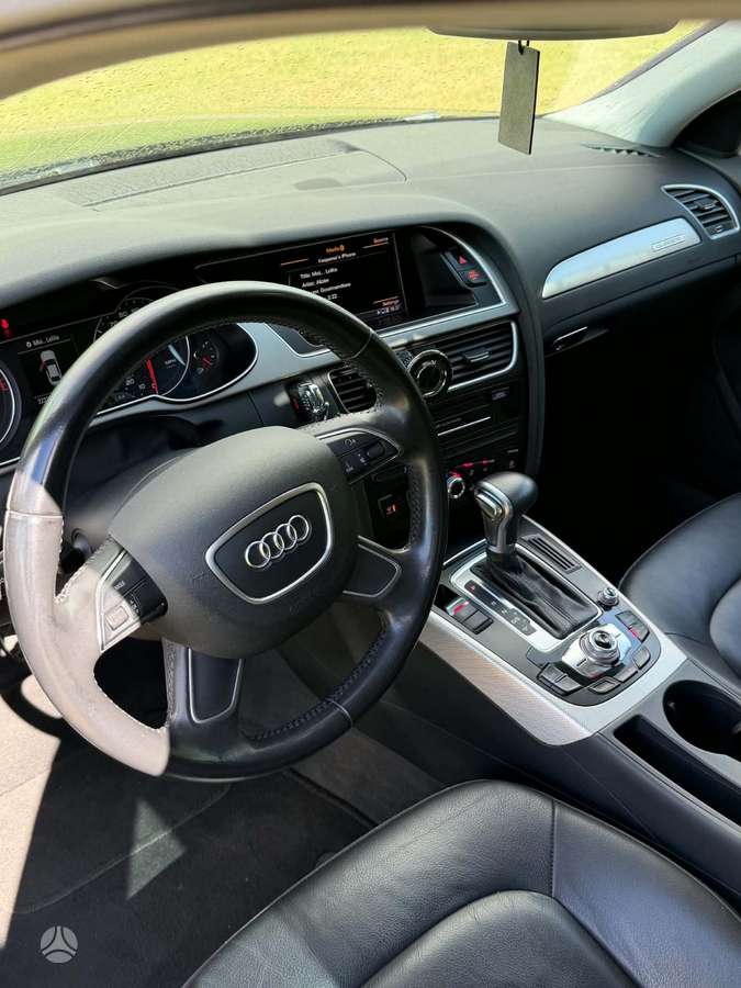 Audi A4, 2.0 l., saloon / sedan