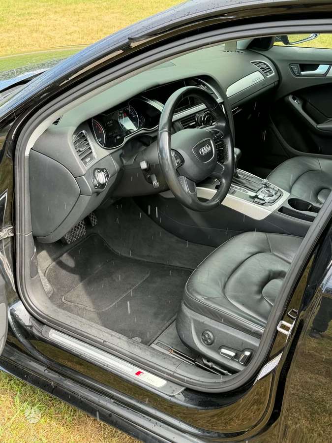 Audi A4, 2.0 l., saloon / sedan