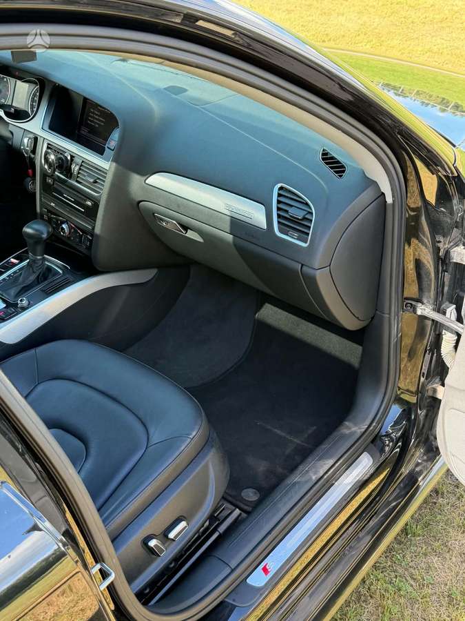 Audi A4, 2.0 l., saloon / sedan