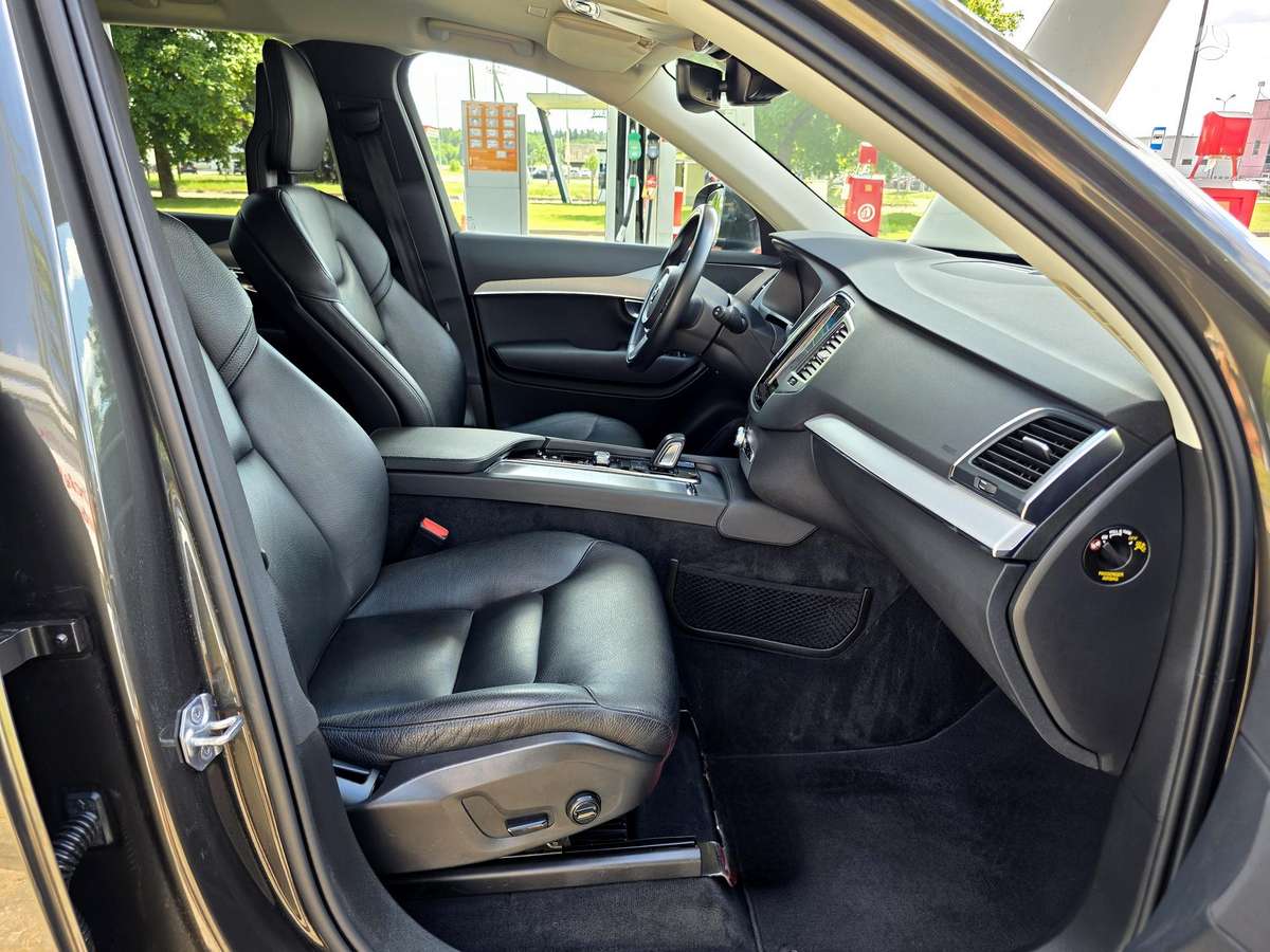 Volvo XC90 - 12
