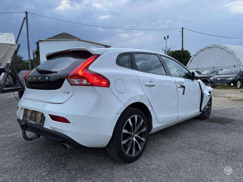Volvo V40, 1.5 l., hatchback