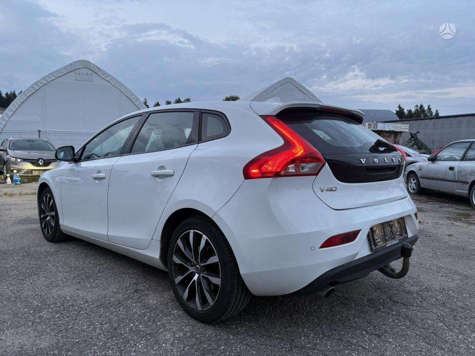 Volvo V40, 1.5 l., hatchback