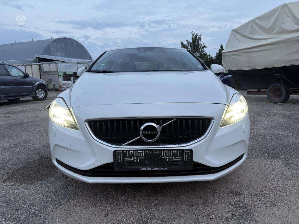 Volvo V40, 1.5 l., hatchback