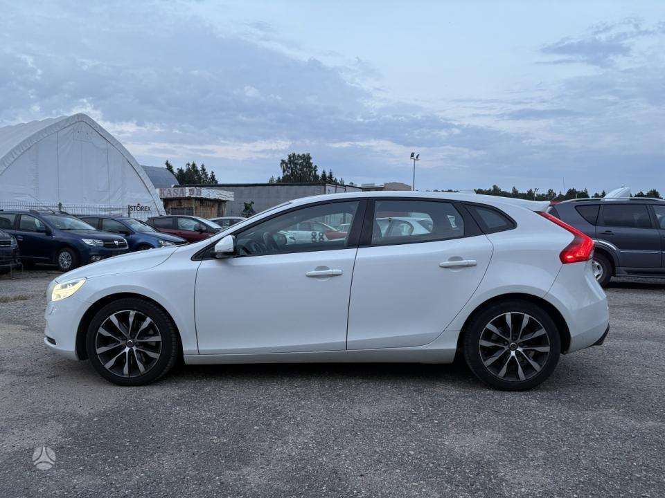 Volvo V40, 1.5 l., hatchback
