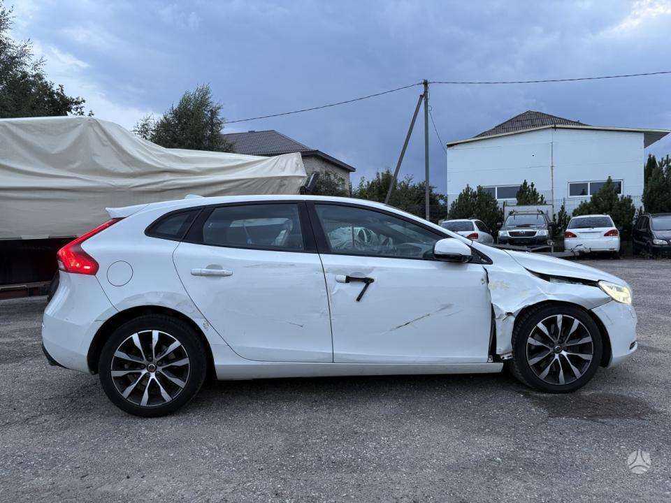 Volvo V40, 1.5 l., hatchback