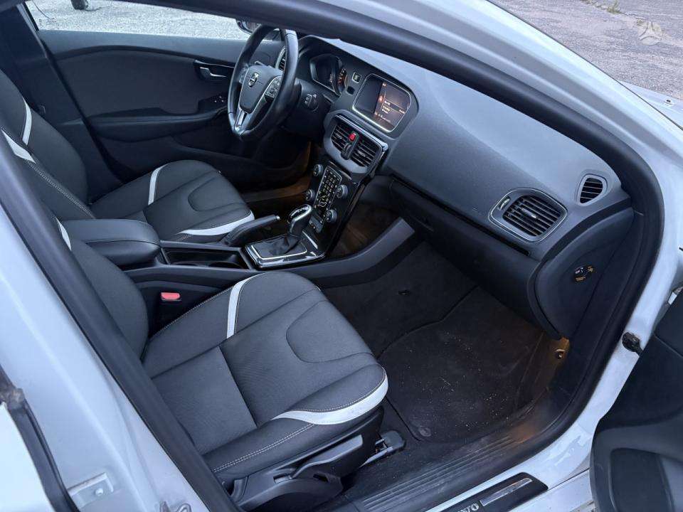 Volvo V40, 1.5 l., hatchback