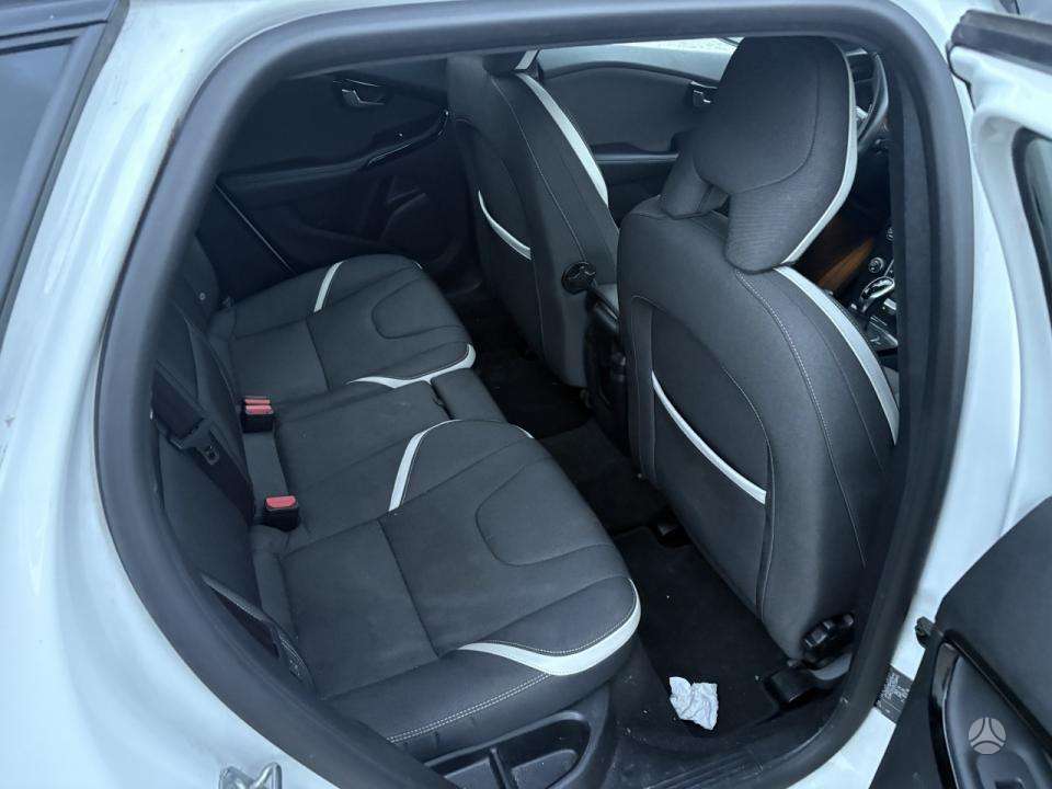 Volvo V40, 1.5 l., hatchback