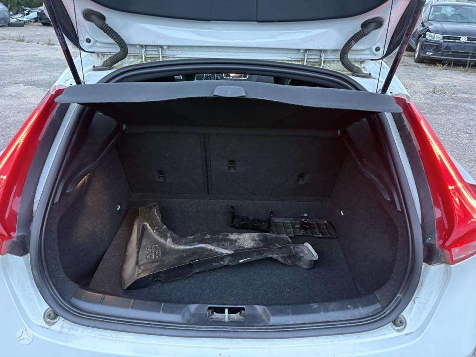 Volvo V40, 1.5 l., hatchback