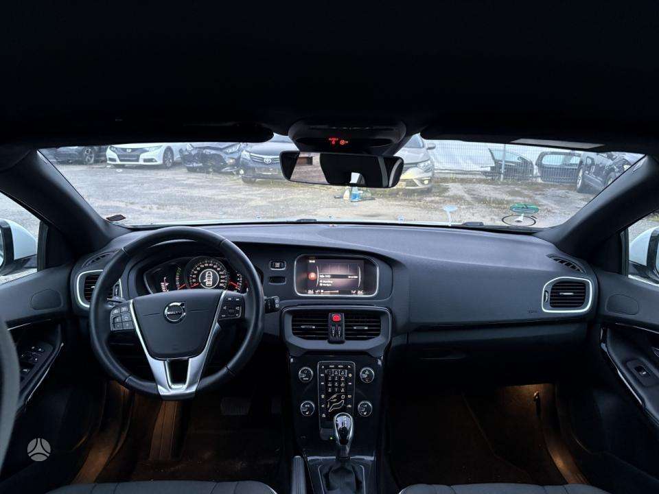 Volvo V40, 1.5 l., hatchback