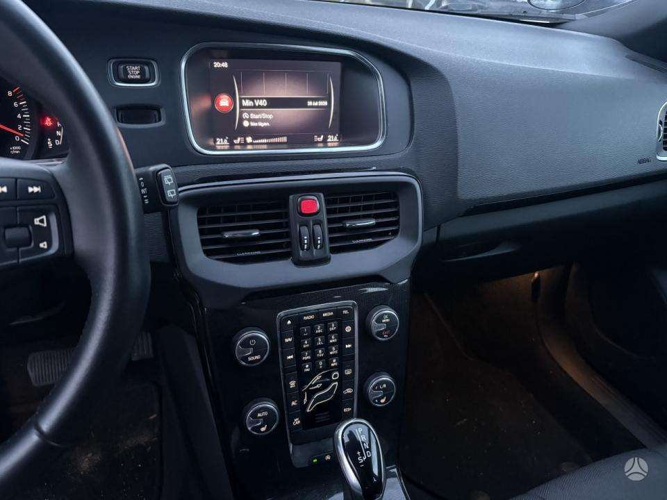 Volvo V40, 1.5 l., hatchback