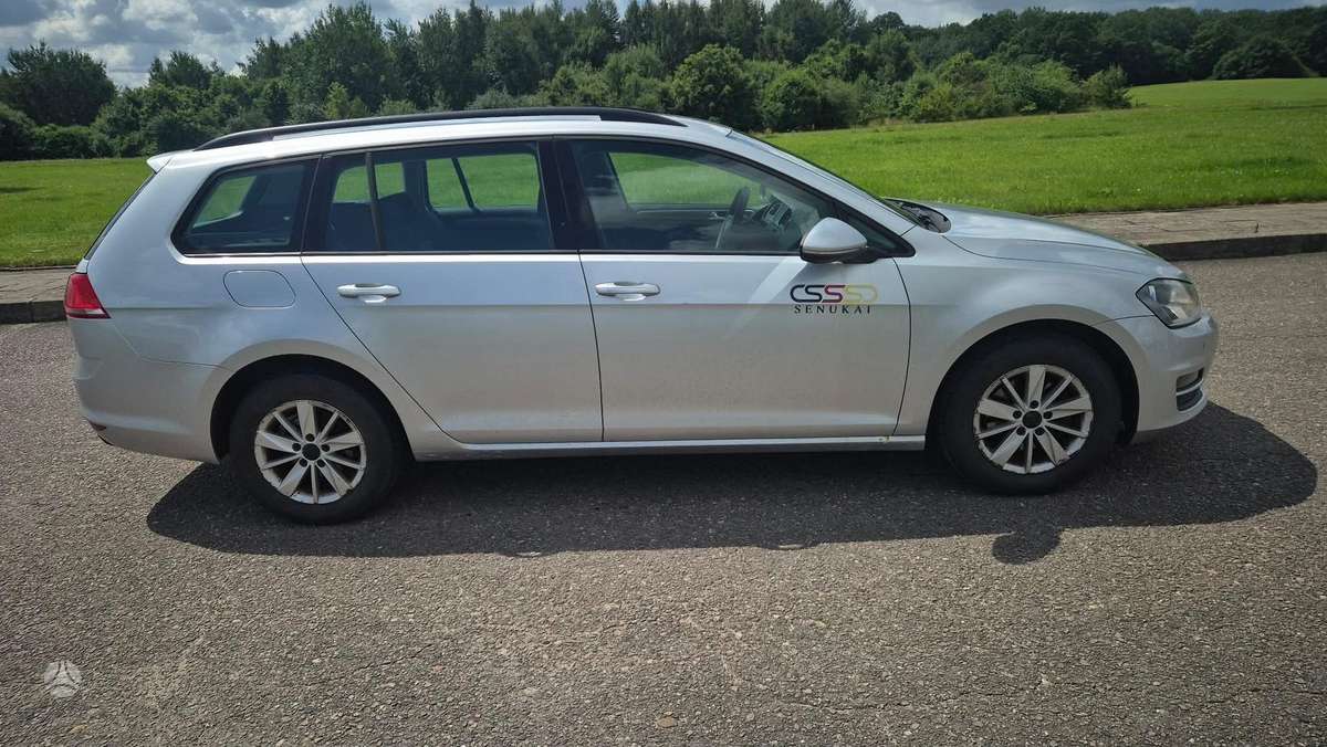 Volkswagen Golf - 1