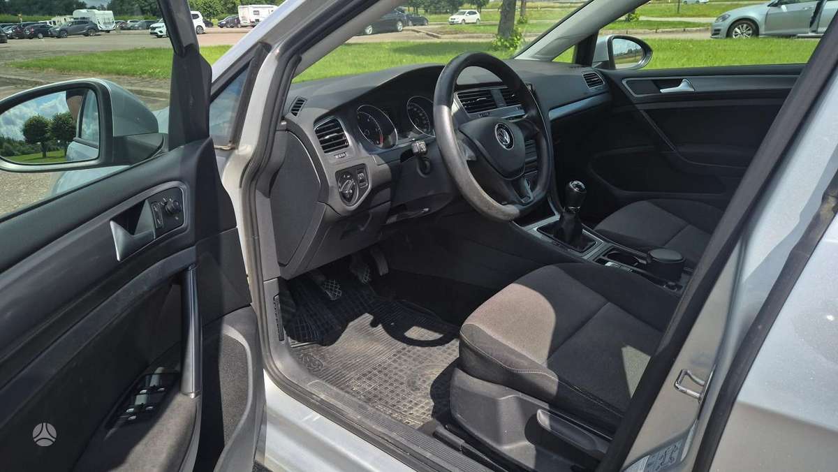 Volkswagen Golf - 8
