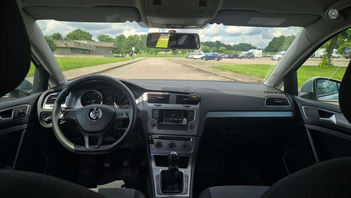 Volkswagen Golf - 10