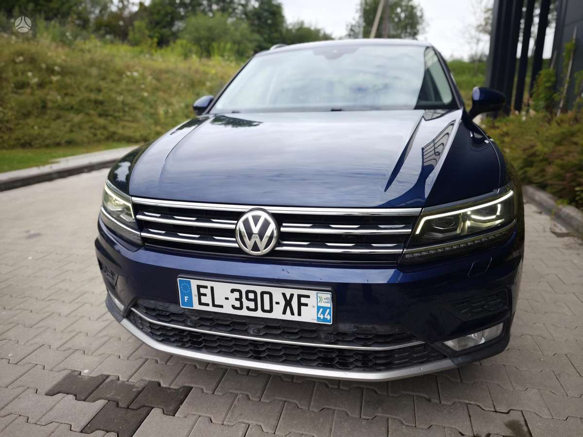 Volkswagen Tiguan - 1