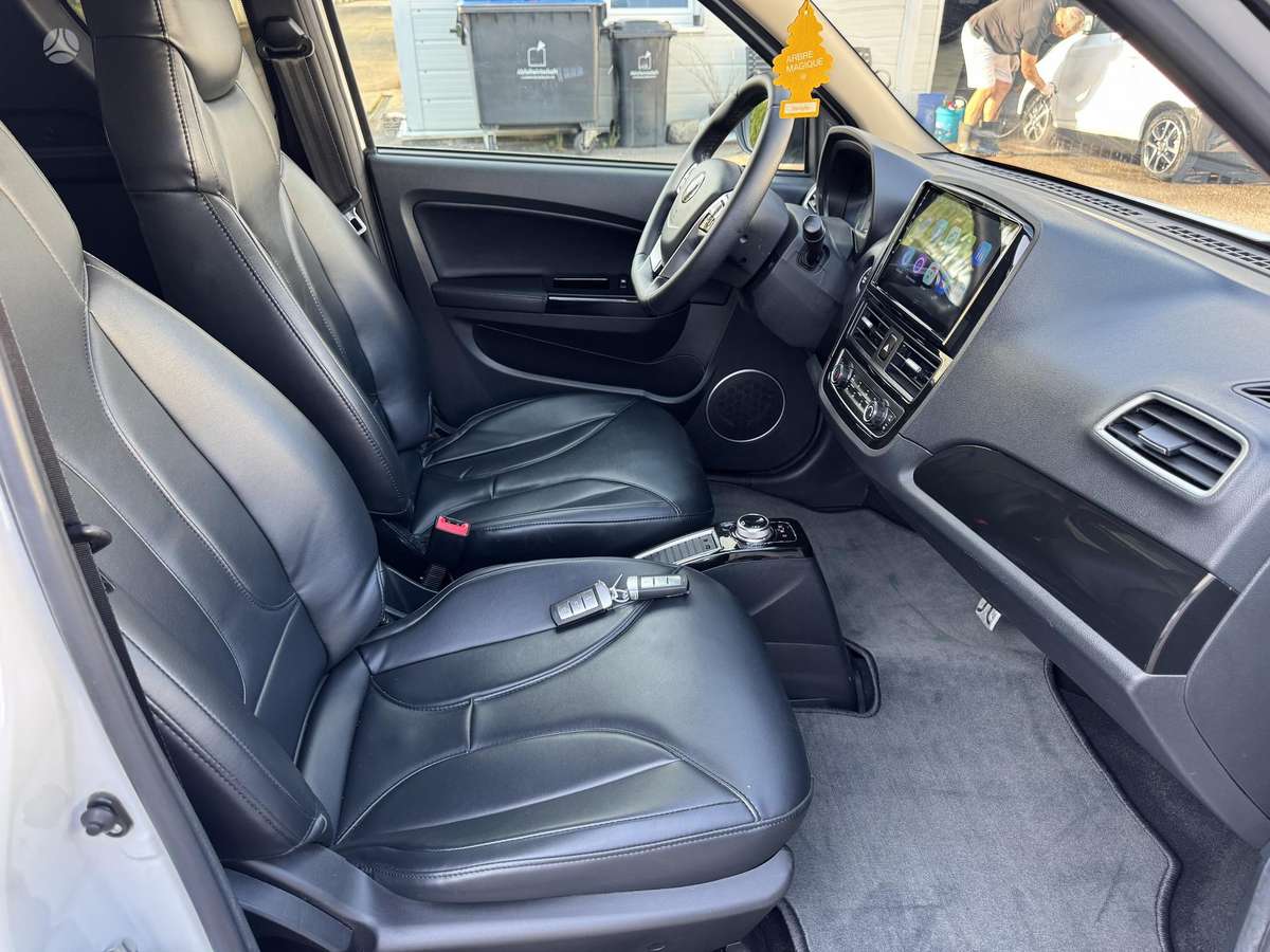 Zhidou KWB, 27 kWh, hatchback