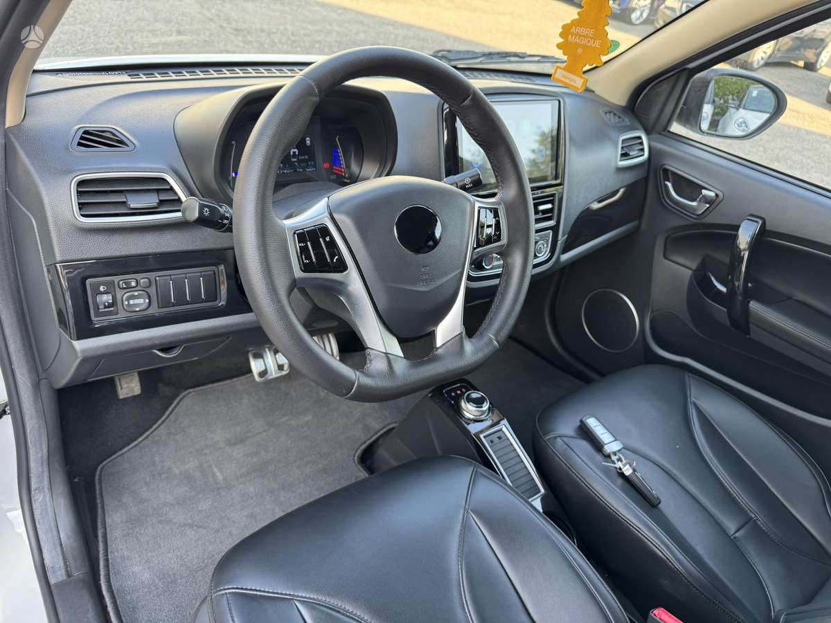 Zhidou KWB, 27 kWh, hatchback