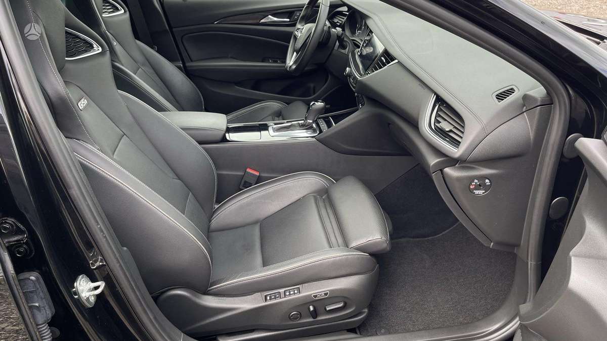 Opel Insignia, 2.0 l., hatchback