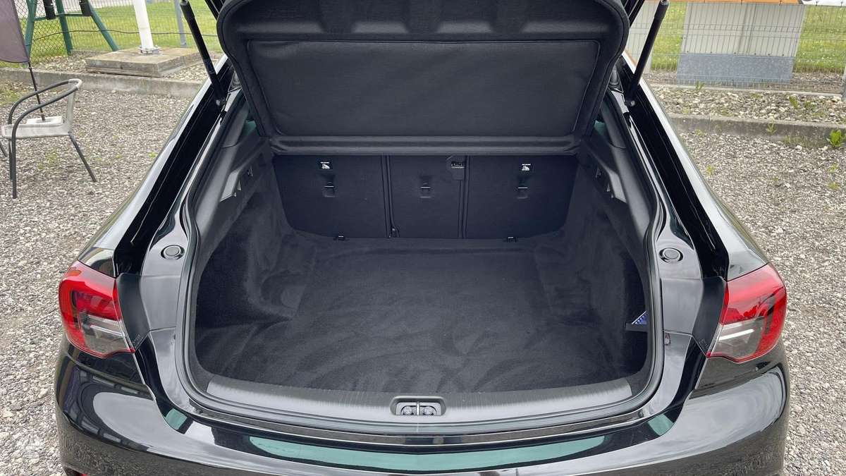 Opel Insignia, 2.0 l., hatchback