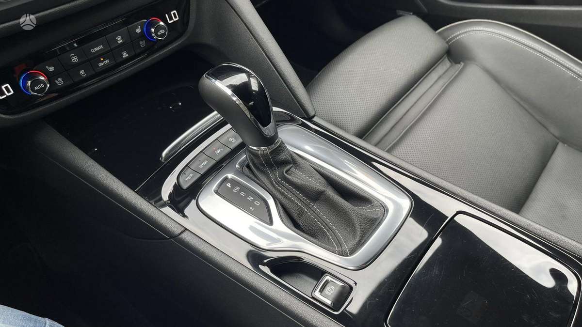 Opel Insignia, 2.0 l., hatchback