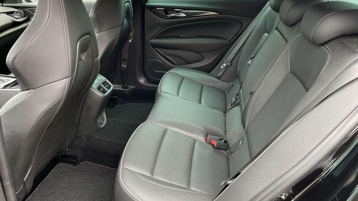 Opel Insignia, 2.0 l., hatchback