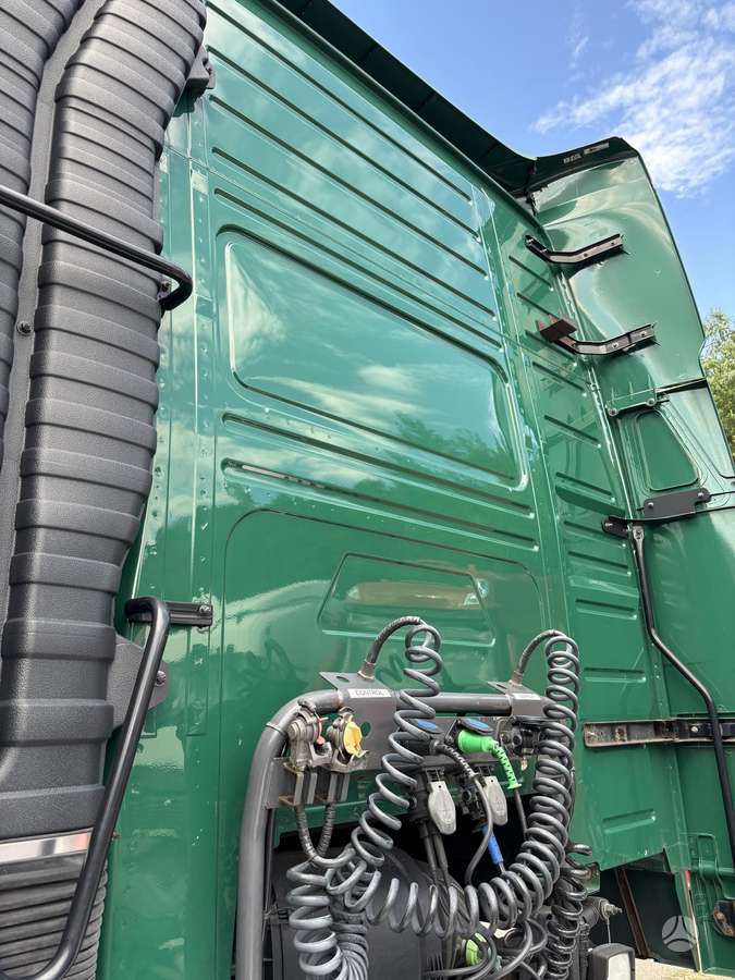 Volvo FH460, double sleeper