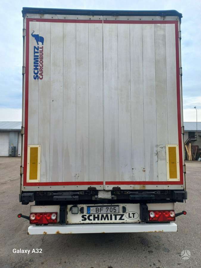 Schmitz SCS 24, bortinės su užuolaidomis