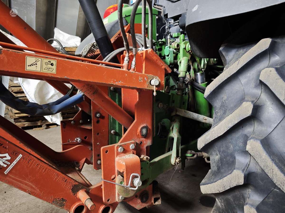John Deere 6620, drilling machine