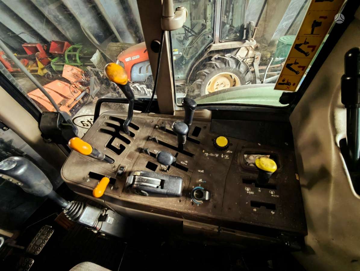 John Deere 6620, drilling machine