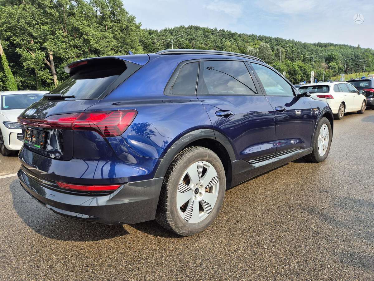 Audi e-tron, 95 kWh, off-road / crossover