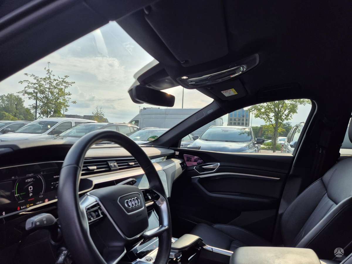 Audi e-tron, 95 kWh, off-road / crossover