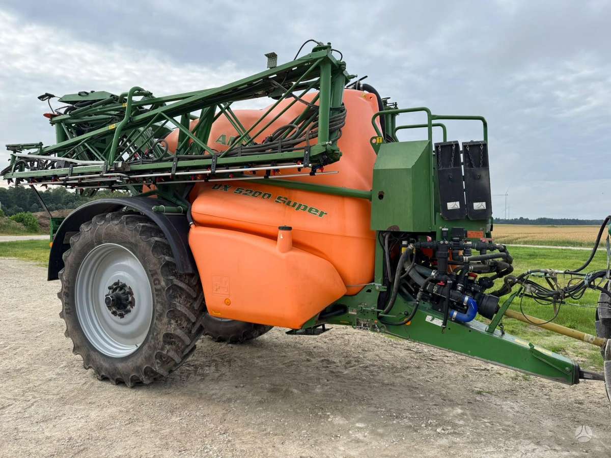 Amazone UX5200Super, sprayers
