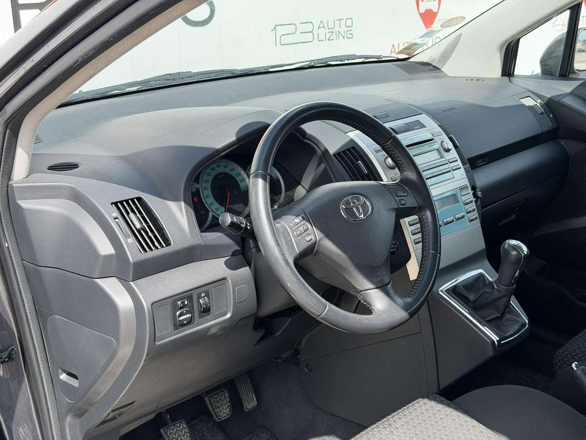 Toyota Corolla Verso - 7