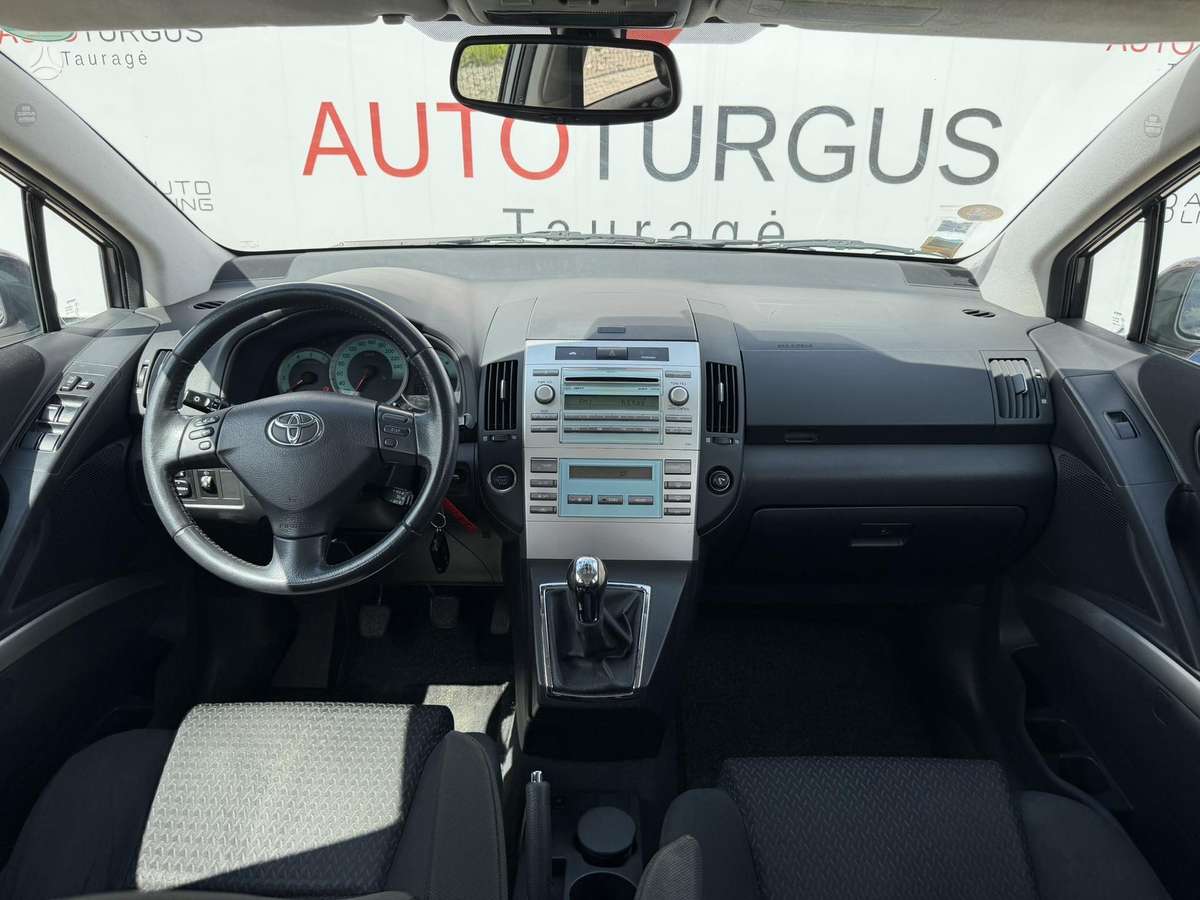 Toyota Corolla Verso - 10