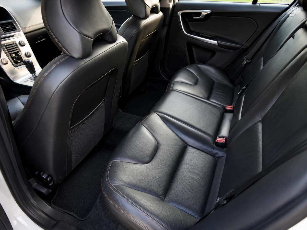 Volvo XC60, 2.4 l., mpv / minivan