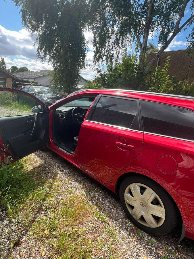 Toyota Auris, 2.0 l., Универсал