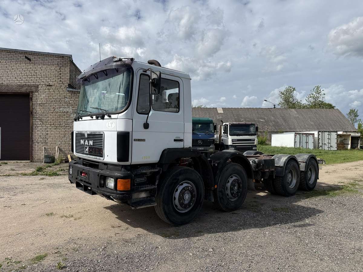 MAN 32.402 8x4 Manual, cab-chassis trucks