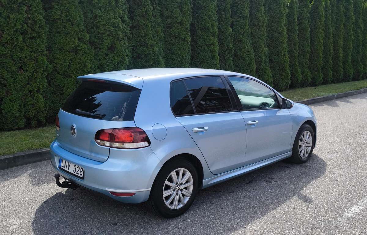 Volkswagen Golf - 6