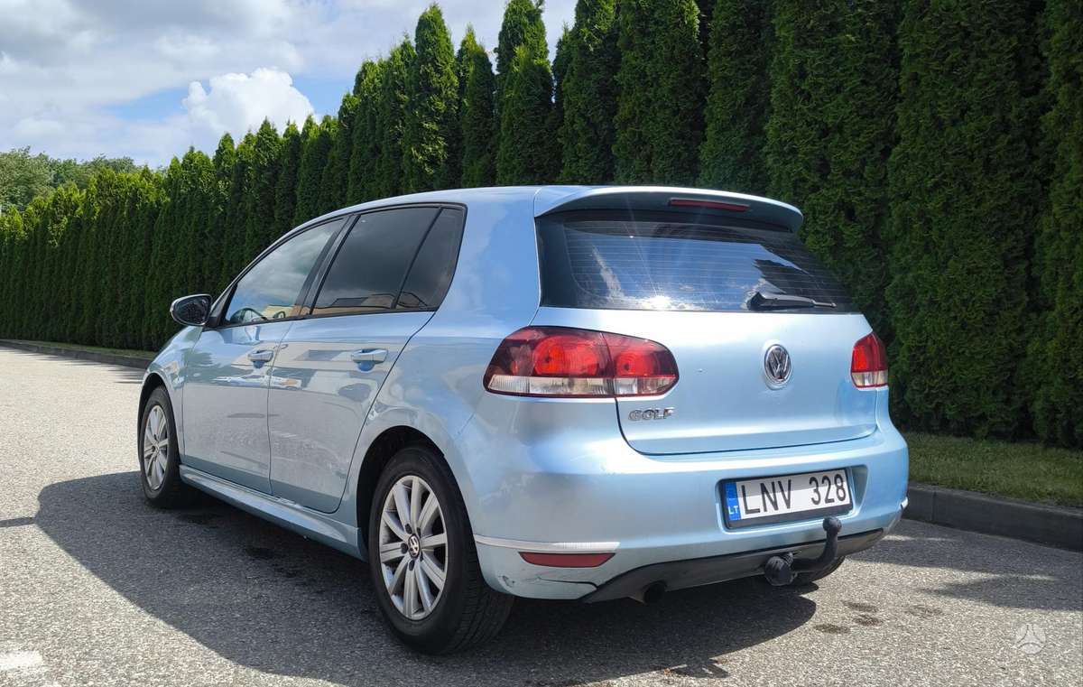 Volkswagen Golf - 10