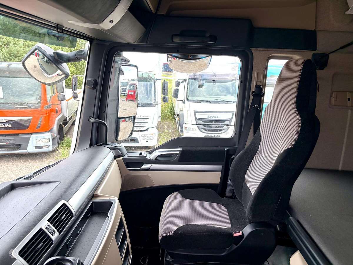 MAN TGX 26.460 6x2, double sleeper