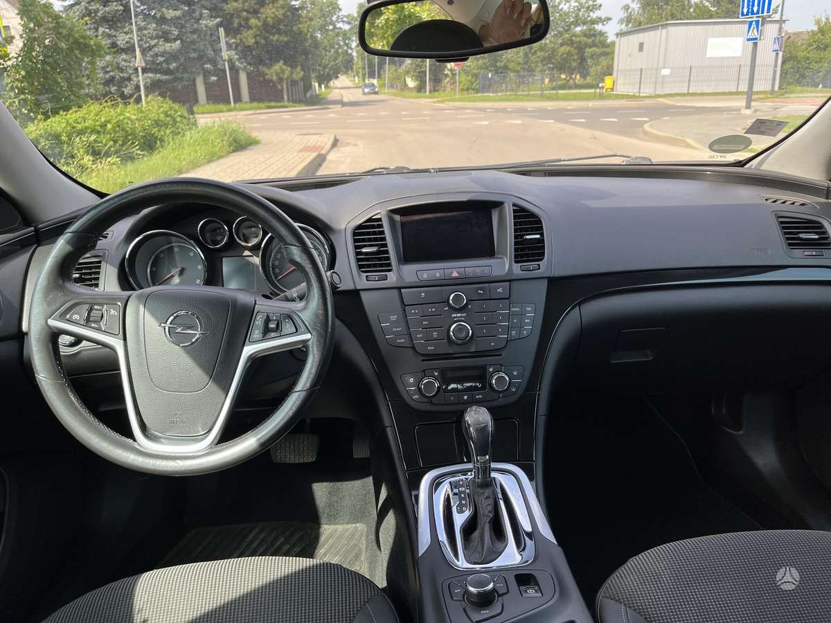 Opel Insignia, 2.0 l., Седан