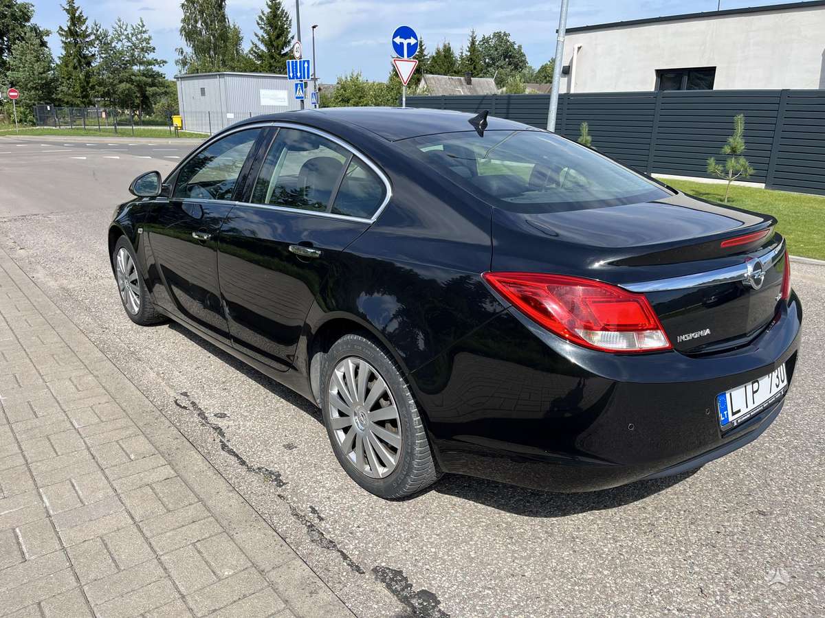 Opel Insignia, 2.0 l., Седан