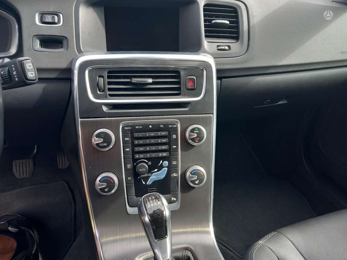 Volvo V60 Cross Country - 6