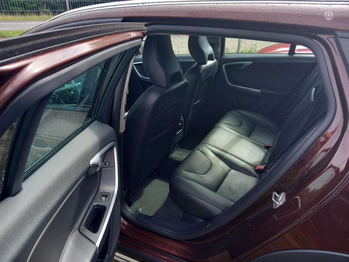 Volvo V60 Cross Country - 8