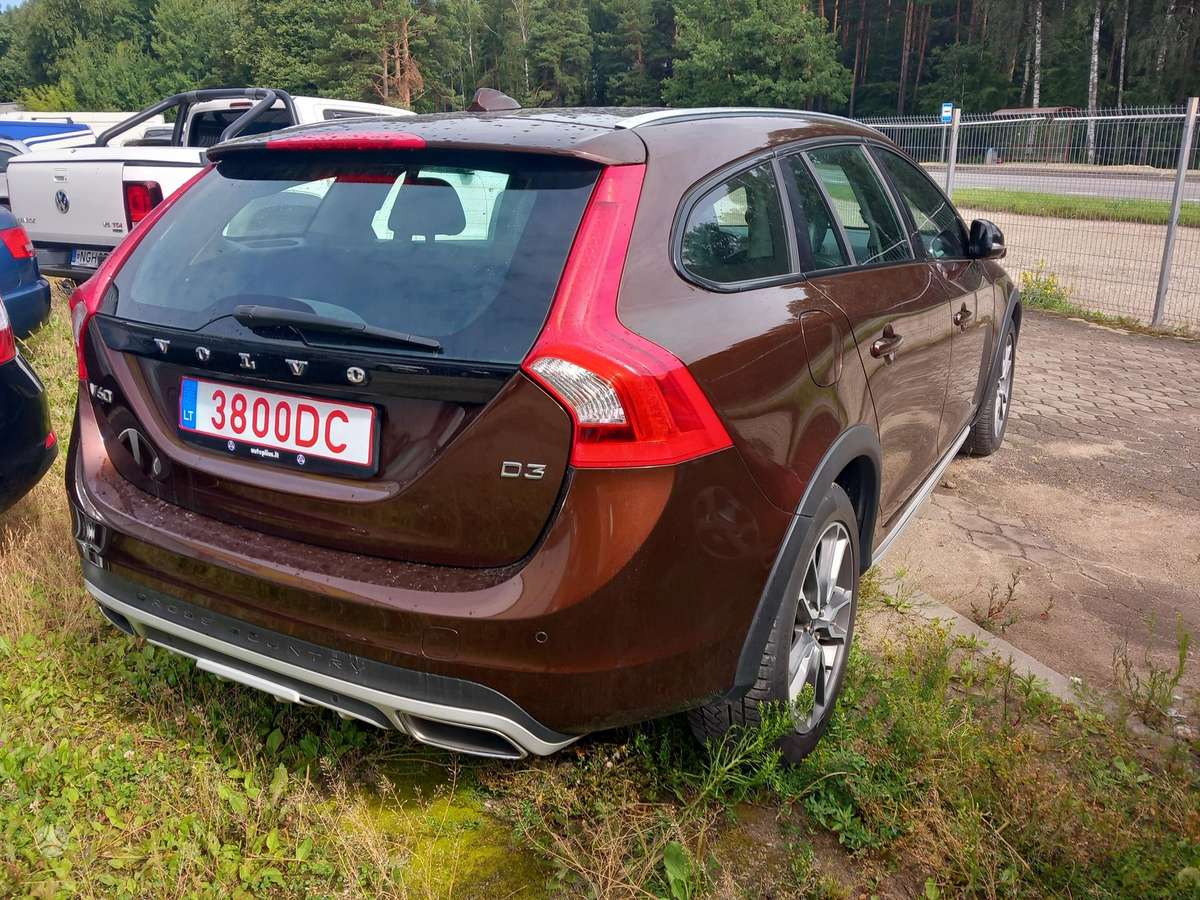 Volvo V60 Cross Country - 10