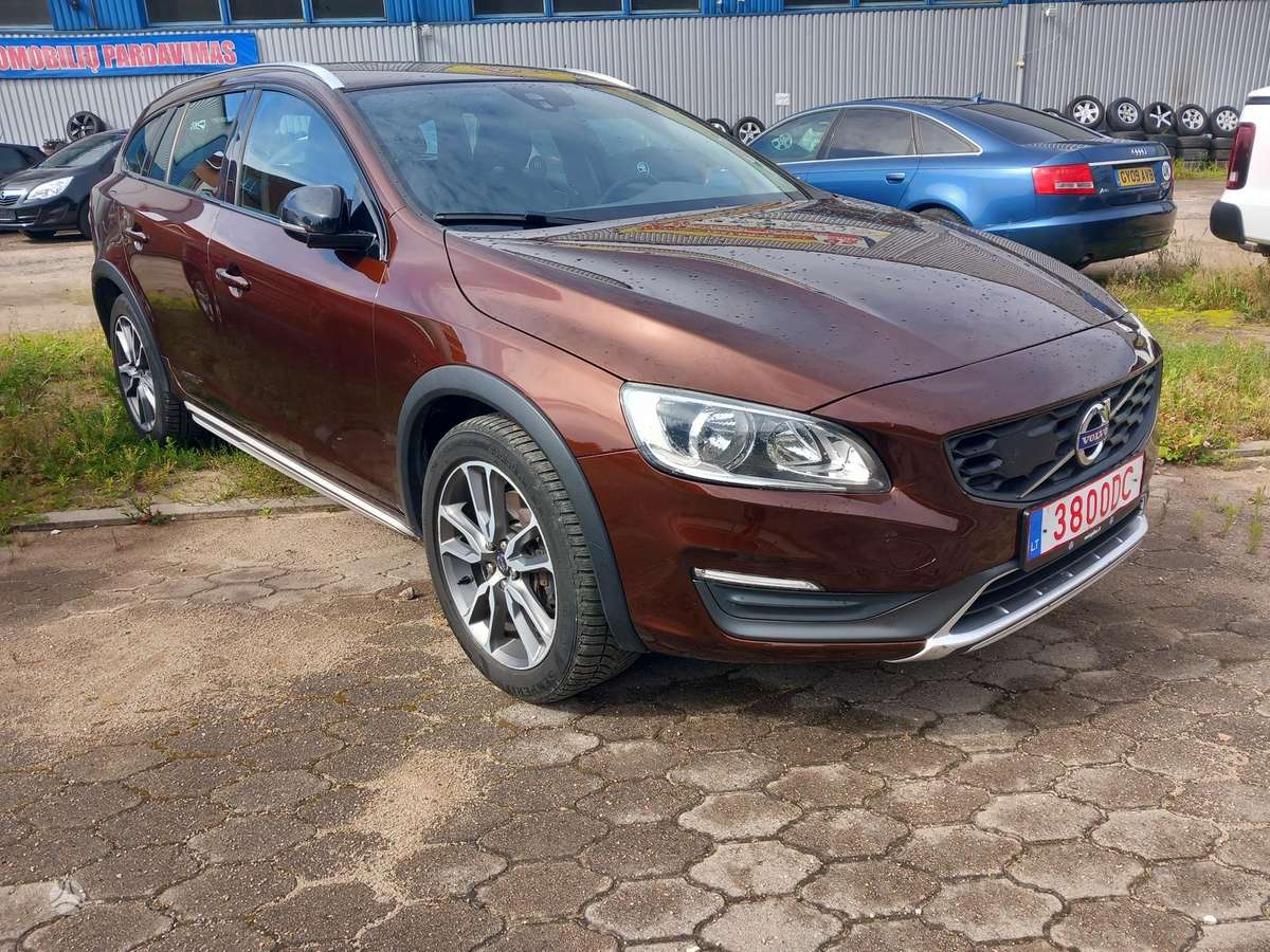 Volvo V60 Cross Country - 1