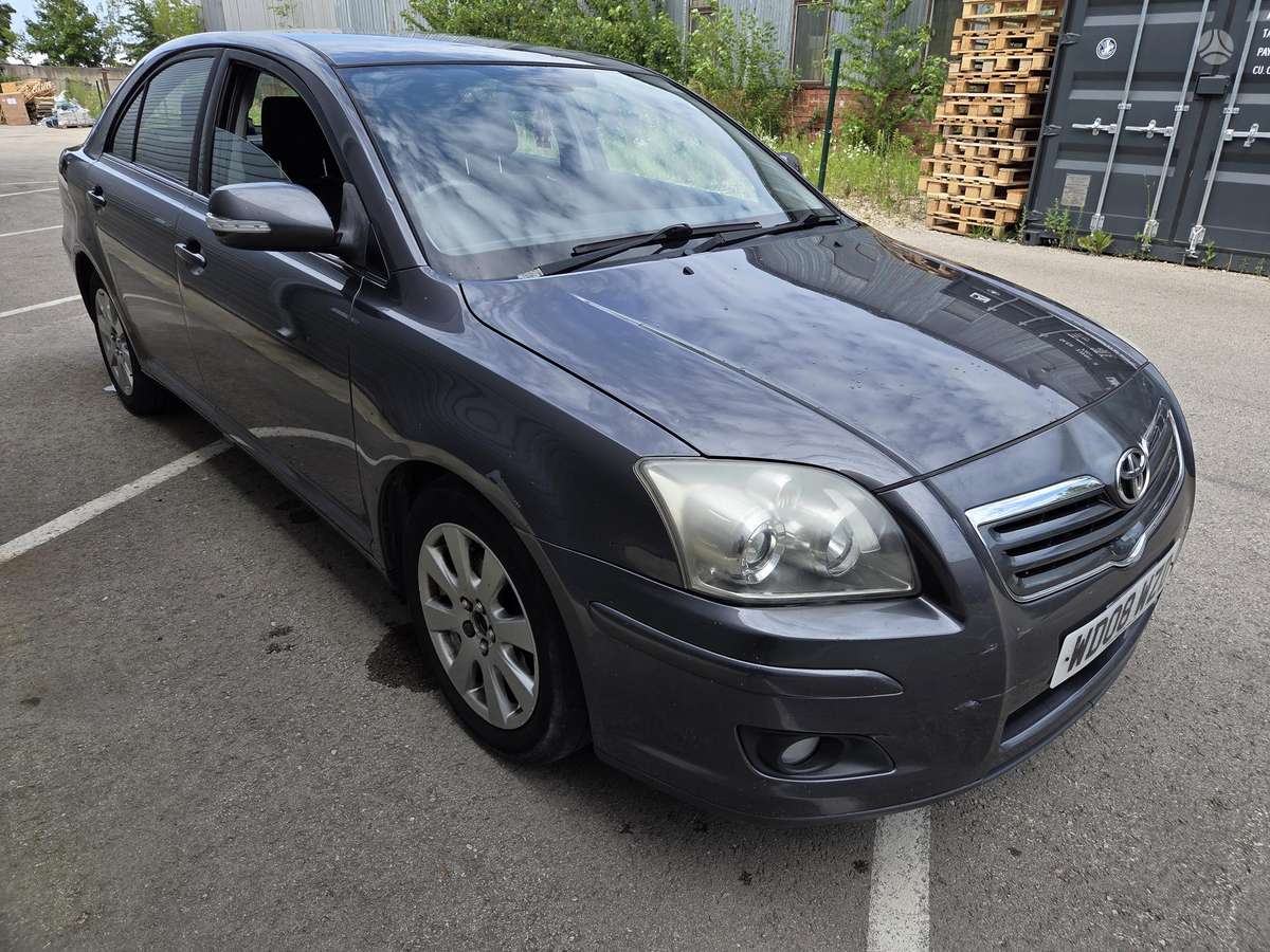 Toyota Avensis - 2