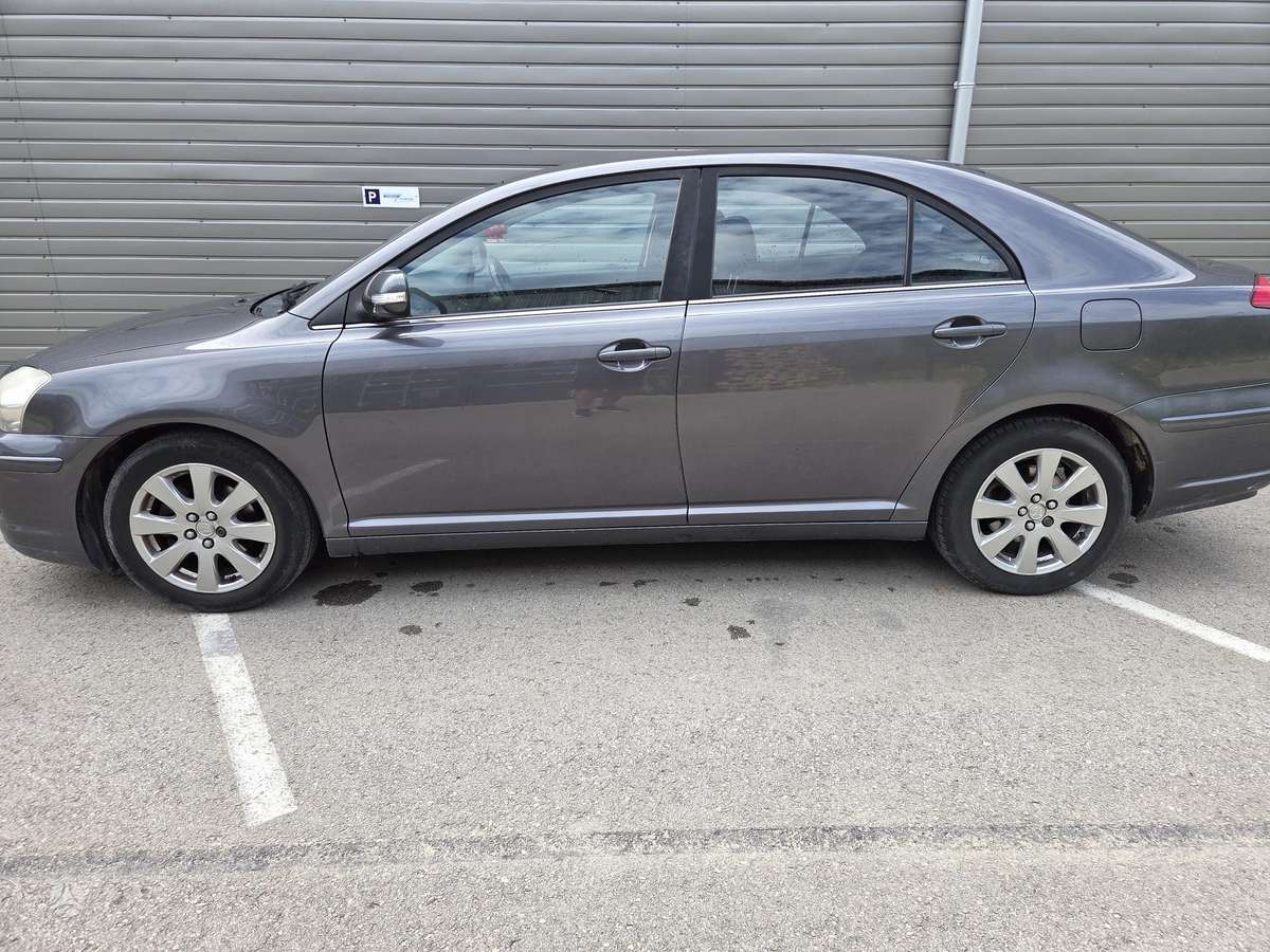 Toyota Avensis - 4