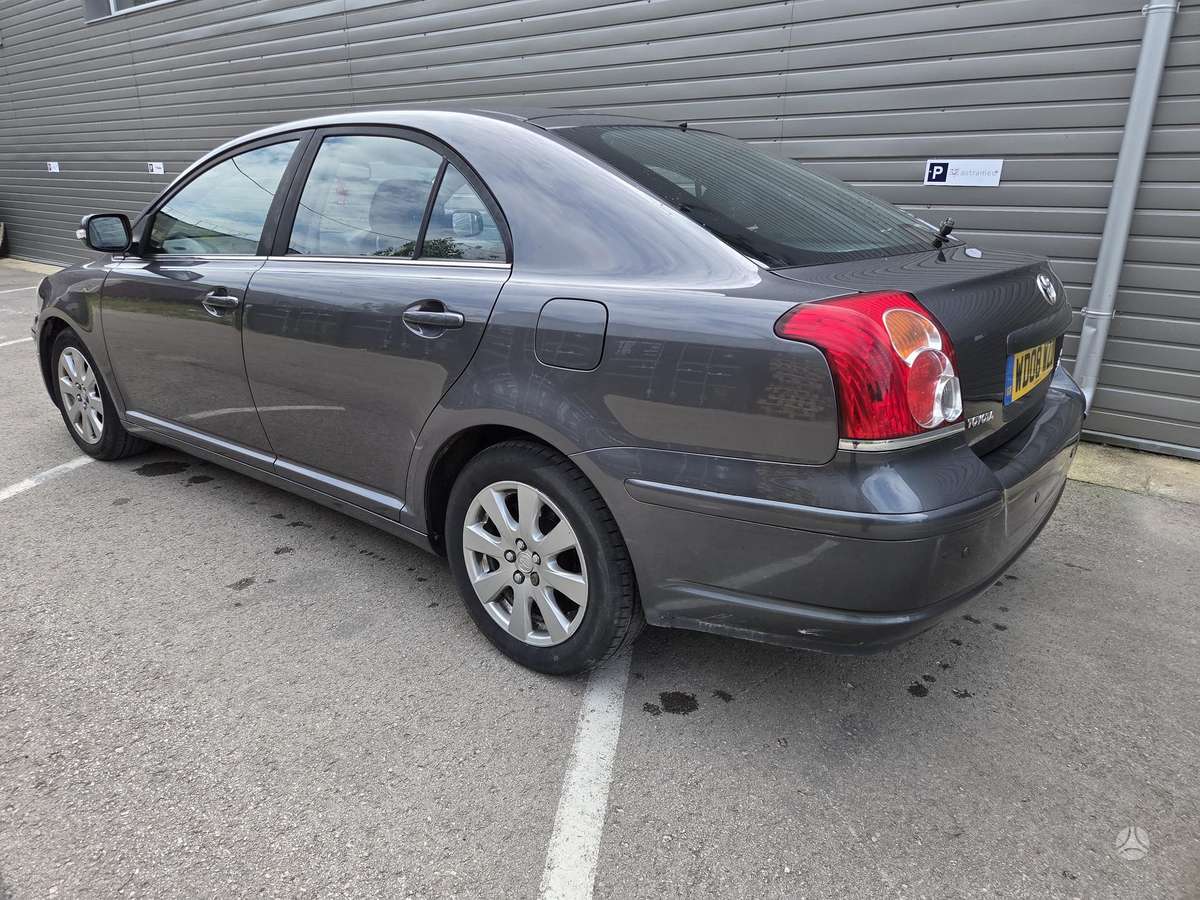 Toyota Avensis - 5
