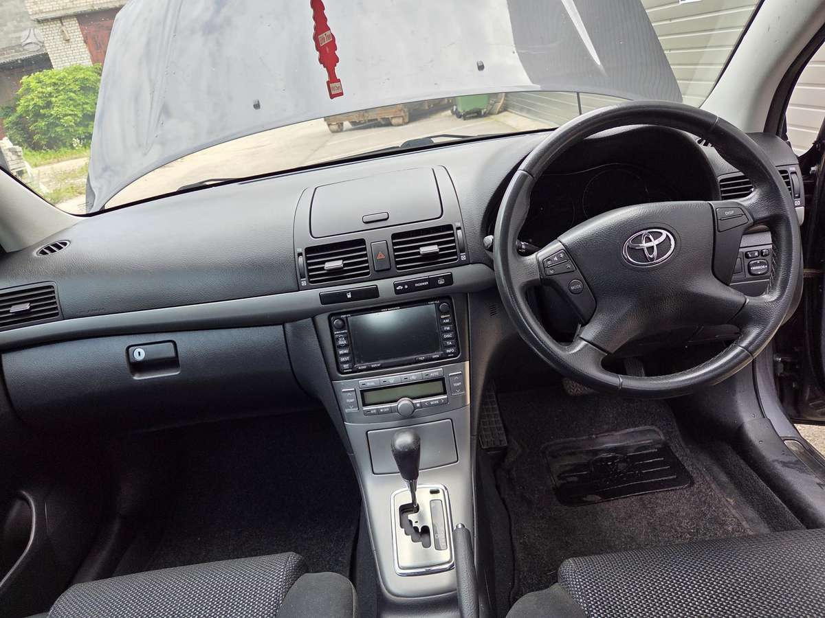 Toyota Avensis - 10