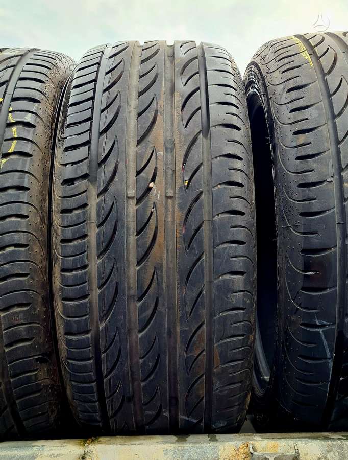 Pirelli P Zero Nero, summer 215/45 R17